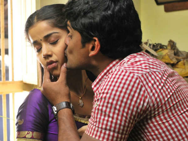 காதலின் மொழி முத்தம்! திகட்ட திகட்ட பேசுங்களேன்!! காதலின் மொழி முத்தம்! திகட்ட திகட்ட பேசுங்களேன்!!
